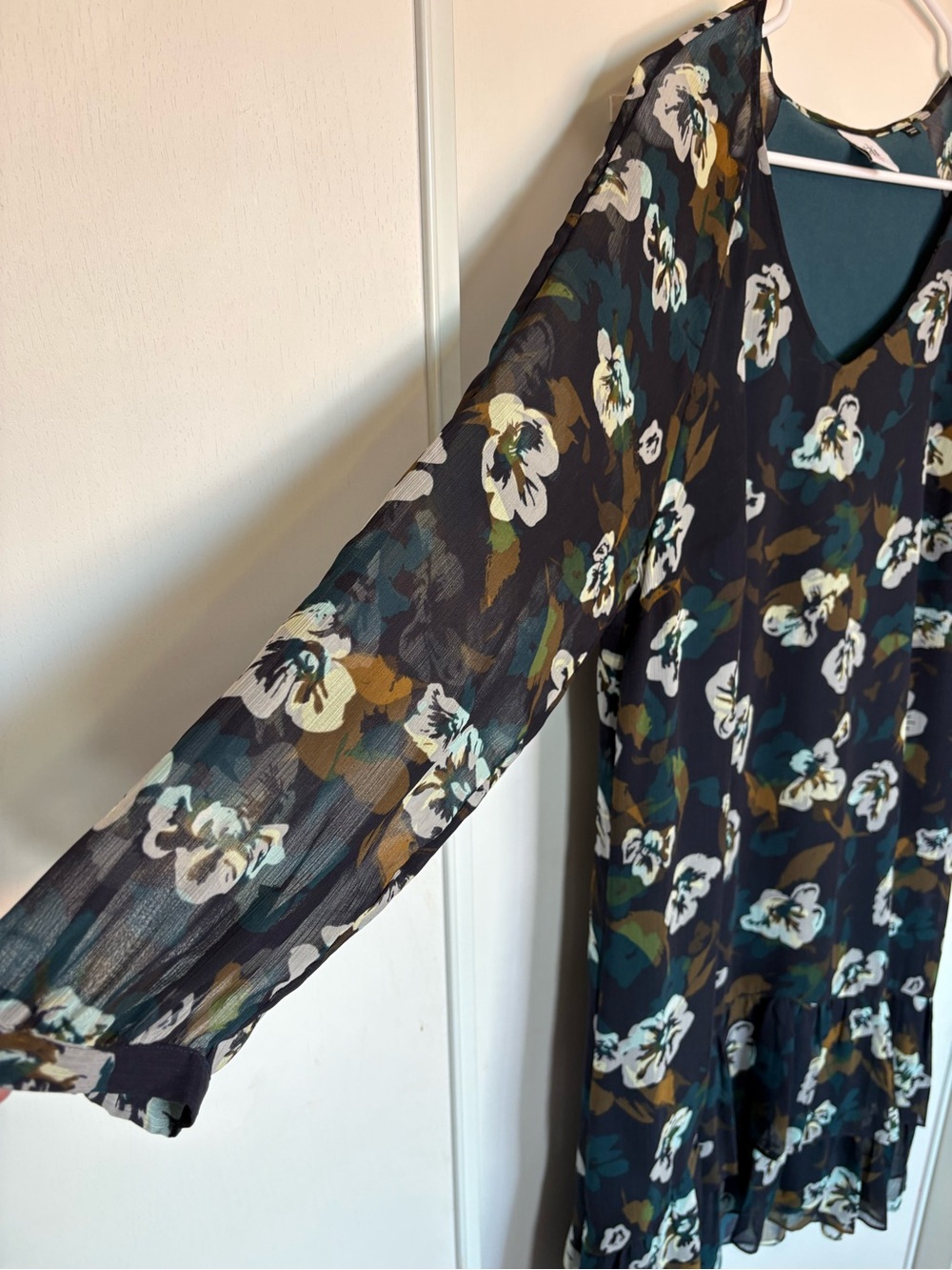 CAbi Pirouette‎ #3460 Ruffle Dress Floral Navy V Neck High Low Chiffon L - Picture 5 of 7
